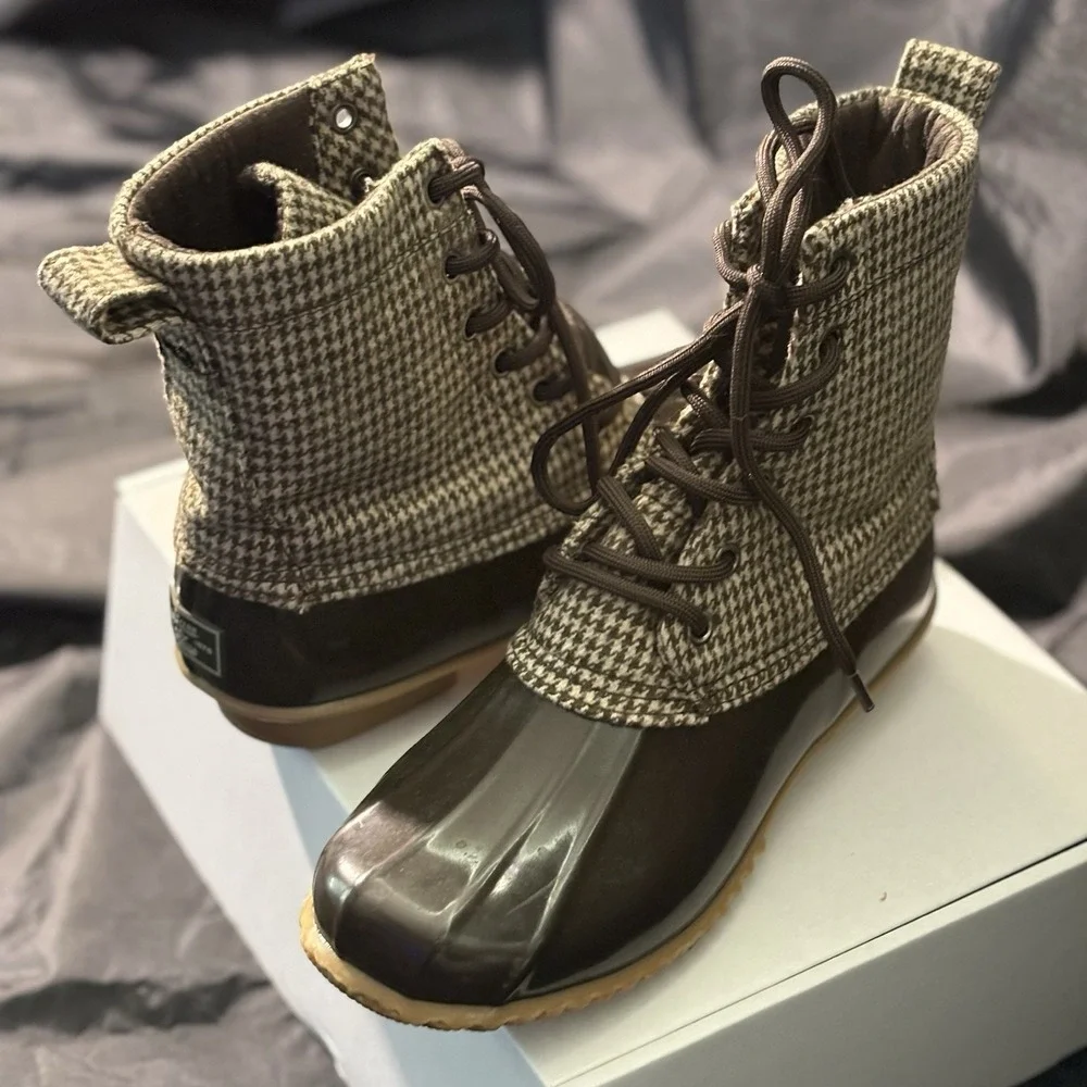 G. H. Bass & Co Women's 7‎ Harlequin Duck Boots Houndstooth Rain Waterproof